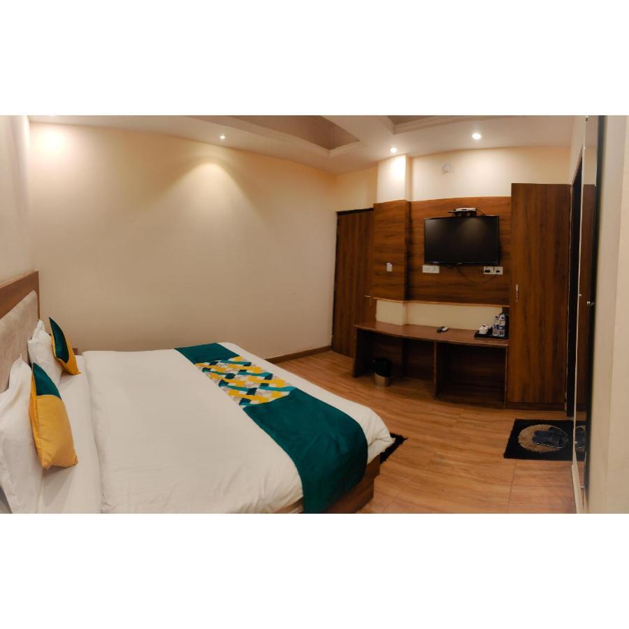 The Royal Bhumesh Hotel Katra  Exterior photo