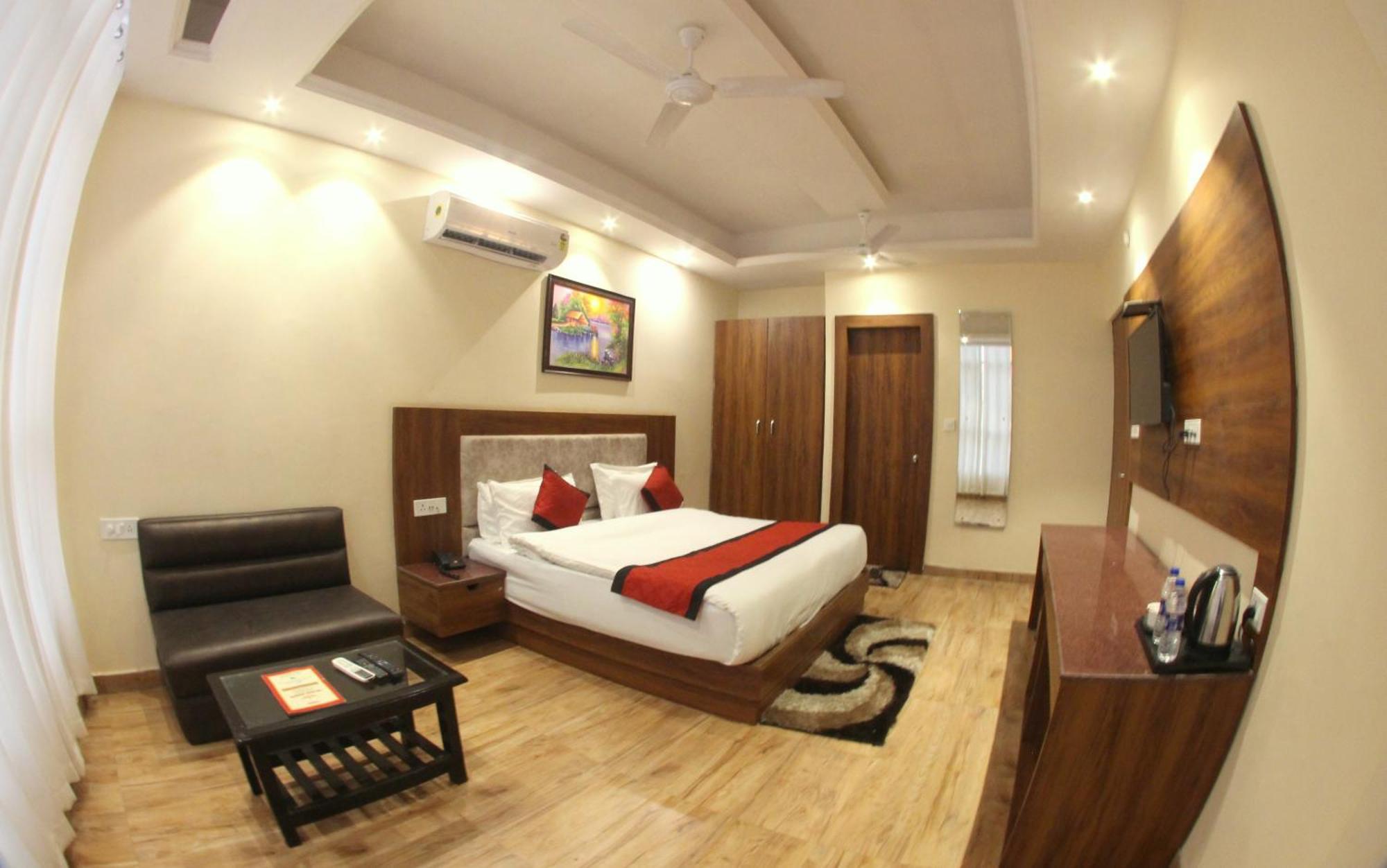The Royal Bhumesh Hotel Katra  Exterior photo